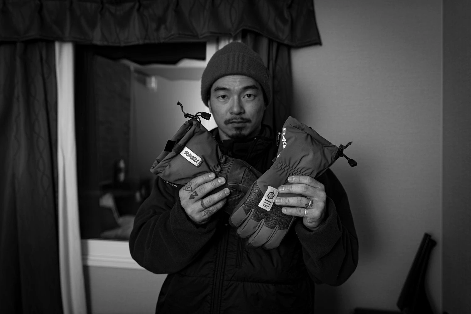 Team Excursion GORE-TEX Glove - Image 9